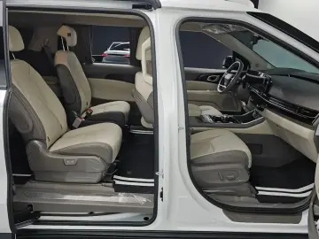 2025 Kia Carnival с пробегом 2 478 км