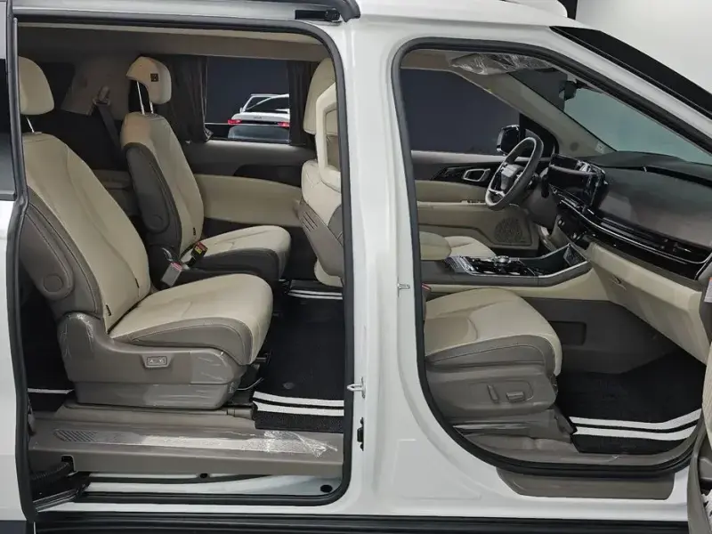 2025 Kia Carnival с пробегом 2 478 км