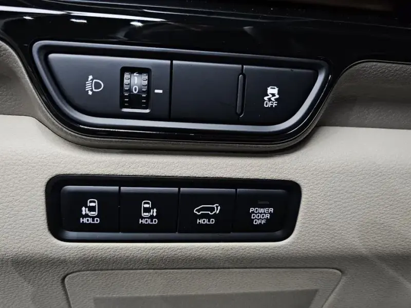 2025 Kia Carnival с пробегом 2 478 км