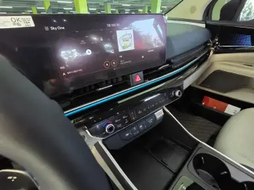 2024 Kia Carnival с пробегом 6 010 км