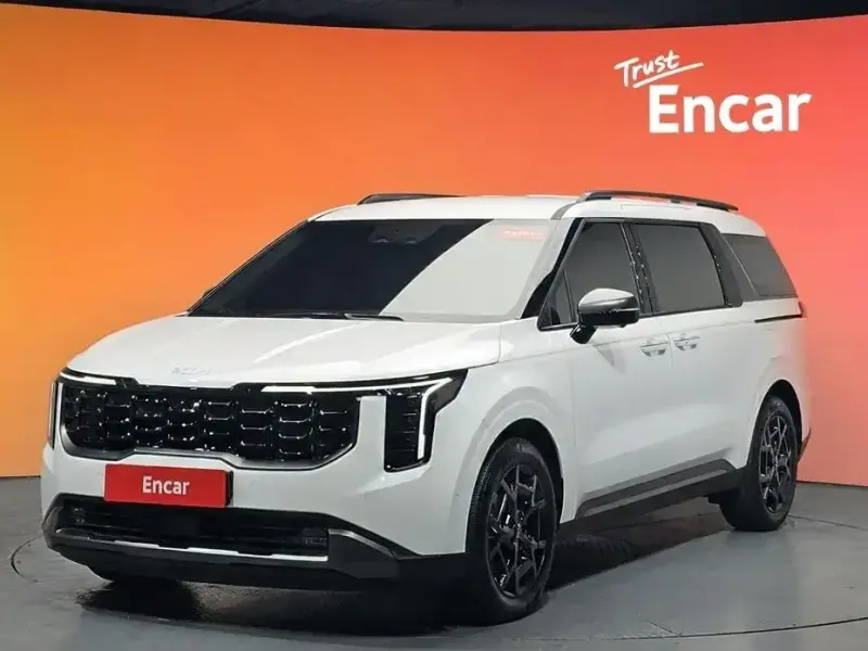 2025 Kia Carnival с пробегом 5 884 км