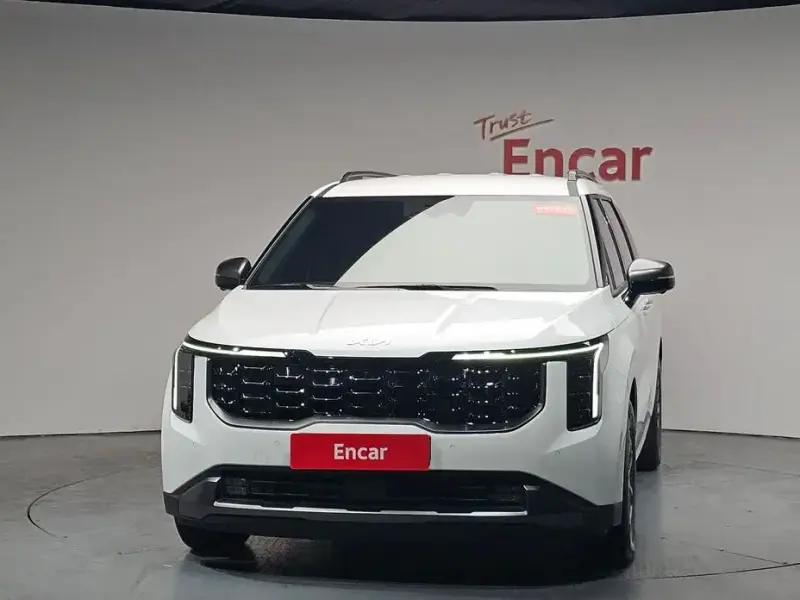 2025 Kia Carnival с пробегом 5 884 км