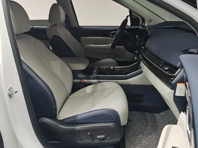 2025 Kia Carnival с пробегом 5 884 км