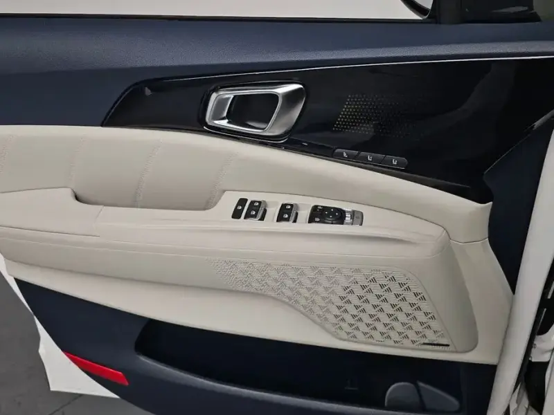 2025 Kia Carnival с пробегом 5 884 км