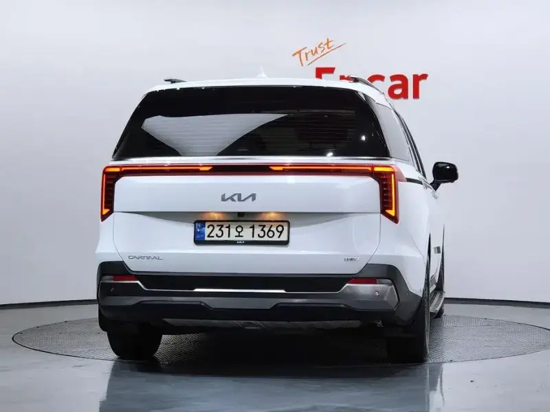 2024 Kia Carnival с пробегом 35 170 км