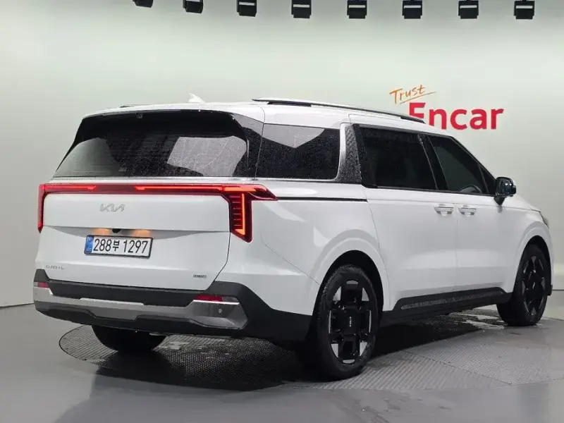 2025 Kia Carnival с пробегом 3 434 км