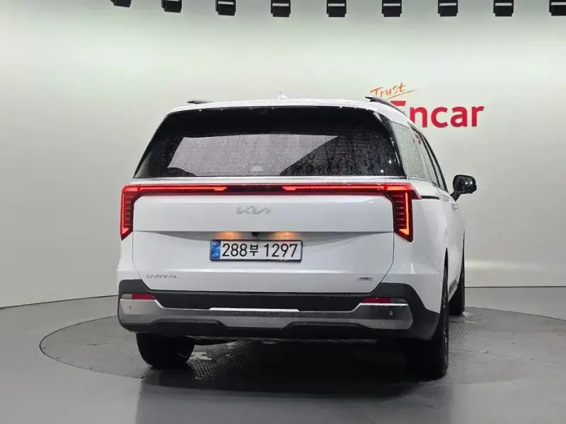 2025 Kia Carnival с пробегом 3 434 км