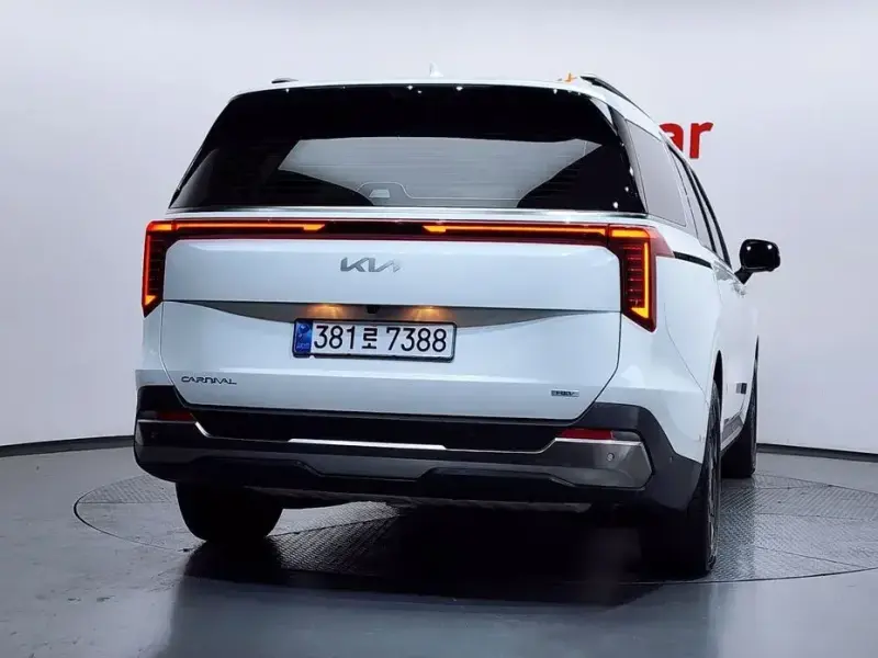 2024 Kia Carnival с пробегом 52 669 км