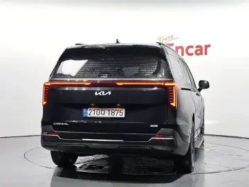2025 Kia Carnival с пробегом 8 992 км