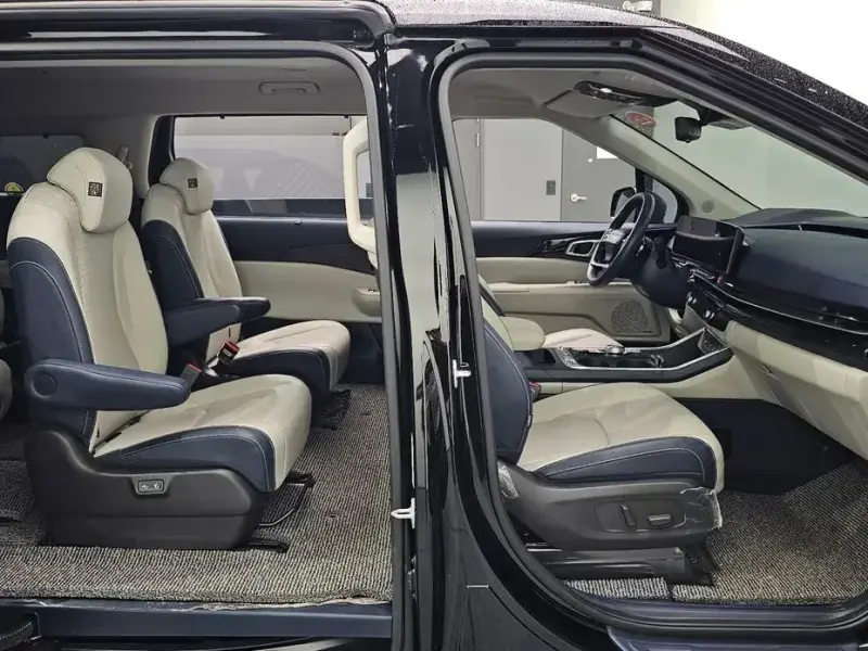 2025 Kia Carnival с пробегом 8 992 км