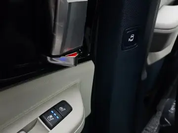 2025 Kia Carnival с пробегом 8 992 км