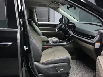 2024 Kia Carnival с пробегом 65 636 км