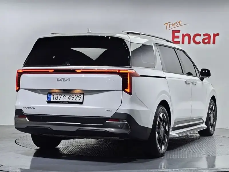 2024 Kia Carnival с пробегом 32 920 км