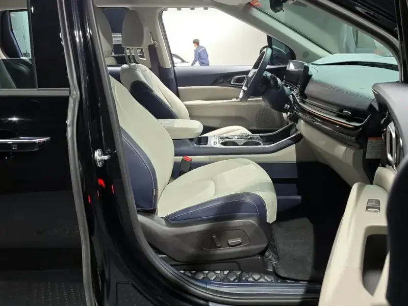 2025 Kia Carnival с пробегом 8 431 км