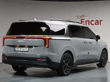2025 Kia Carnival с пробегом 17 374 км