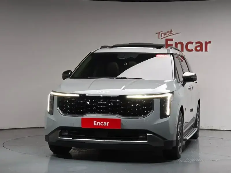 2025 Kia Carnival с пробегом 17 374 км