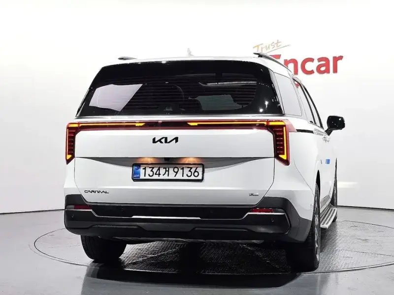 2025 Kia Carnival с пробегом 2 331 км