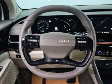 2025 Kia Carnival с пробегом 2 331 км