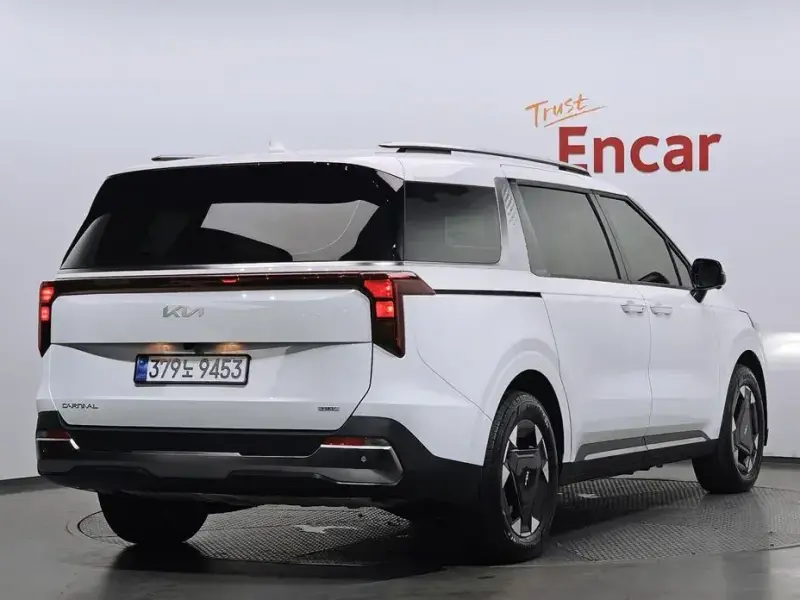 2025 Kia Carnival с пробегом 32 844 км