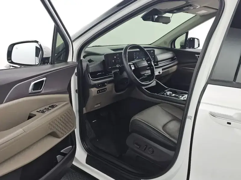 2025 Kia Carnival с пробегом 32 844 км