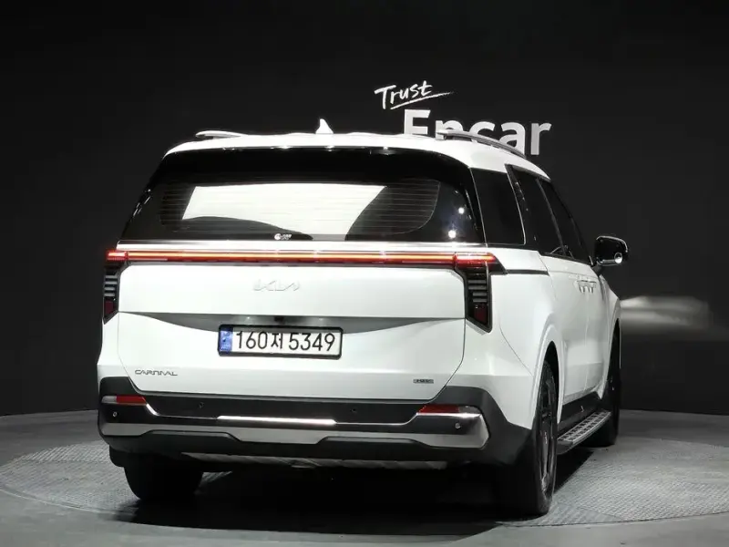 2024 Kia Carnival с пробегом 16 733 км