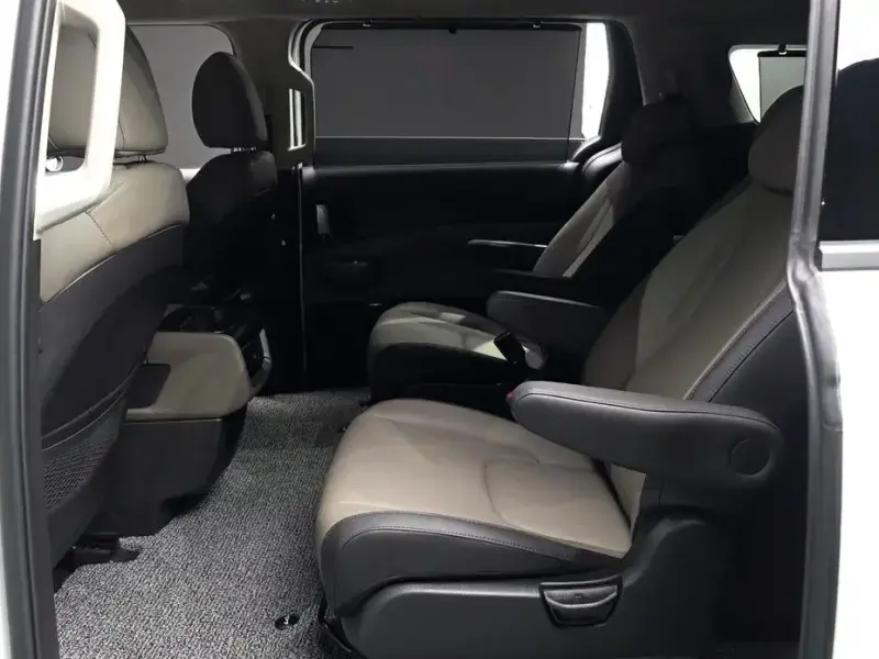 2024 Kia Carnival с пробегом 16 733 км