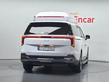 2024 Kia Carnival с пробегом 12 815 км