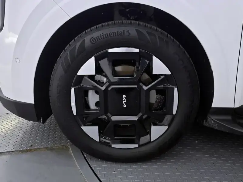 2024 Kia Carnival с пробегом 12 815 км