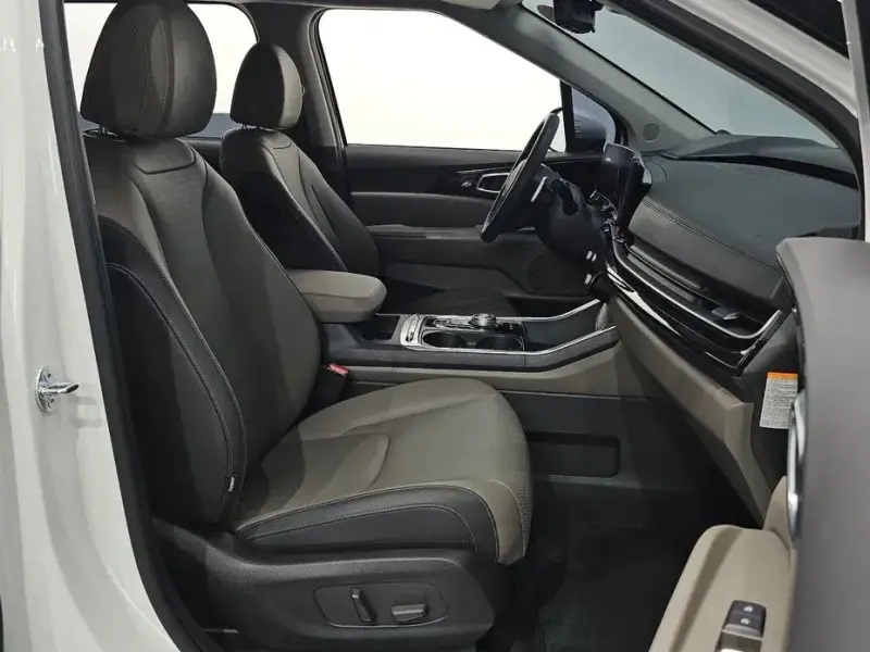 2024 Kia Carnival с пробегом 11 817 км
