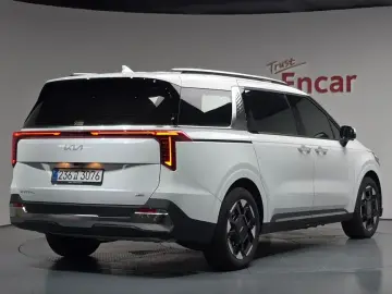 2025 Kia Carnival с пробегом 9 253 км