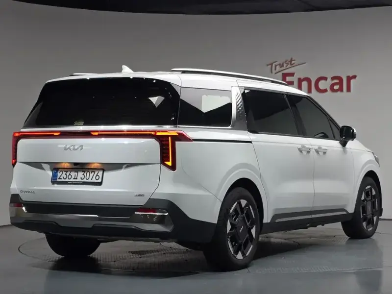 2025 Kia Carnival с пробегом 9 253 км
