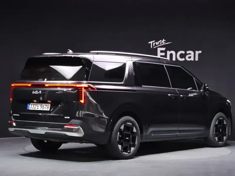 2025 Kia Carnival с пробегом 4 396 км