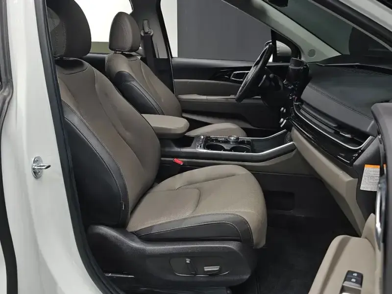 2024 Kia Carnival с пробегом 10 457 км