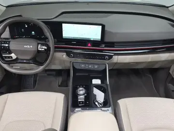 2025 Kia Carnival с пробегом 10 917 км