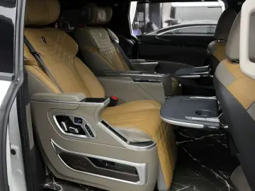 2025 Kia Carnival с пробегом 14 751 км