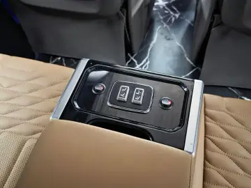 2025 Kia Carnival с пробегом 14 751 км
