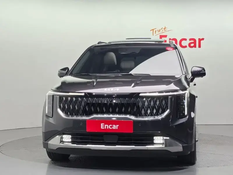 2025 Kia Carnival с пробегом 4 547 км