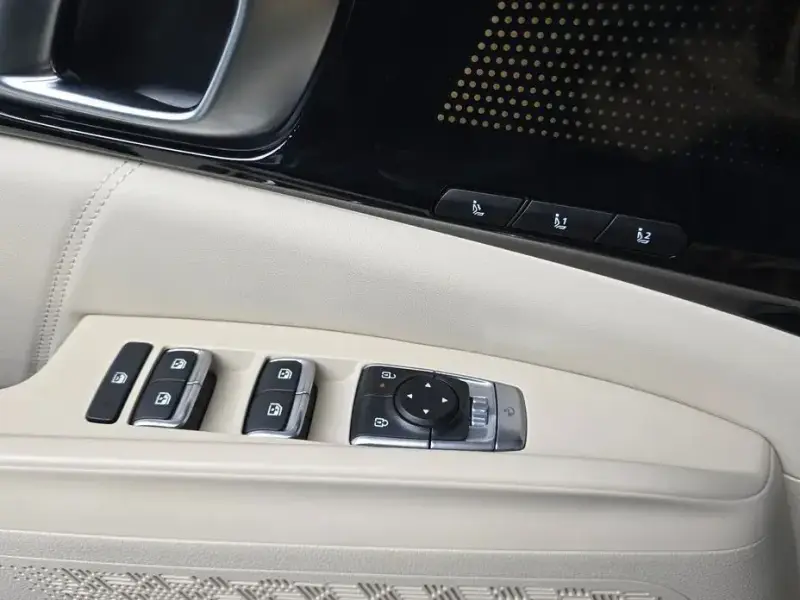 2025 Kia Carnival с пробегом 4 547 км