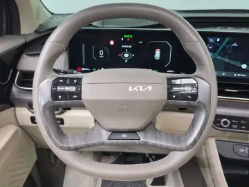 2025 Kia Carnival с пробегом 4 547 км