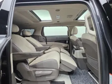 2025 Kia Carnival с пробегом 4 547 км