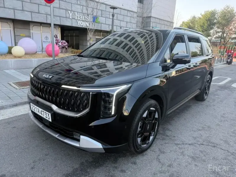 2025 Kia Carnival с пробегом 15 400 км