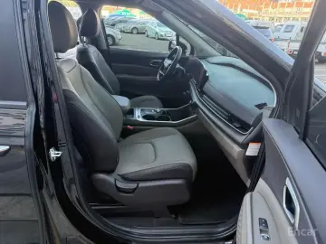 2025 Kia Carnival с пробегом 15 400 км