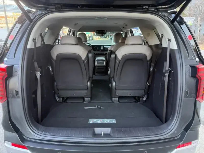 2025 Kia Carnival с пробегом 15 400 км