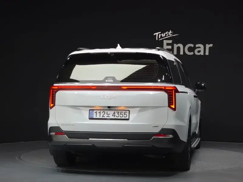 2025 Kia Carnival с пробегом 11 569 км