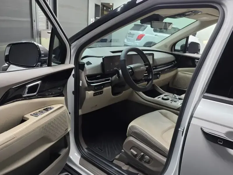2025 Kia Carnival с пробегом 11 569 км