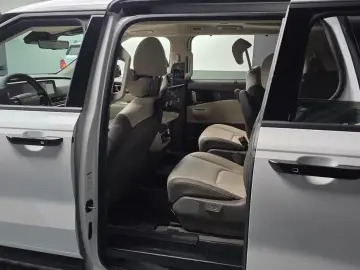 2025 Kia Carnival с пробегом 11 569 км