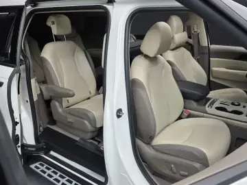 2025 Kia Carnival с пробегом 11 569 км