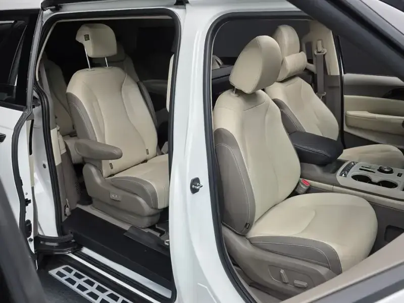 2025 Kia Carnival с пробегом 11 569 км