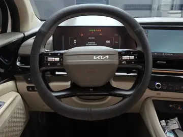 2025 Kia Carnival с пробегом 11 569 км