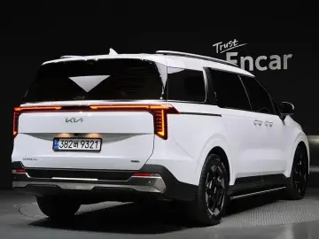 2025 Kia Carnival с пробегом 11 589 км